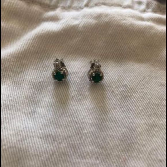 Emerald green earrings - Picture 3 of 3